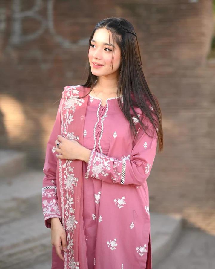 Elegant Pink Embroidered Lawn Suit – 3-Piece Unstitched