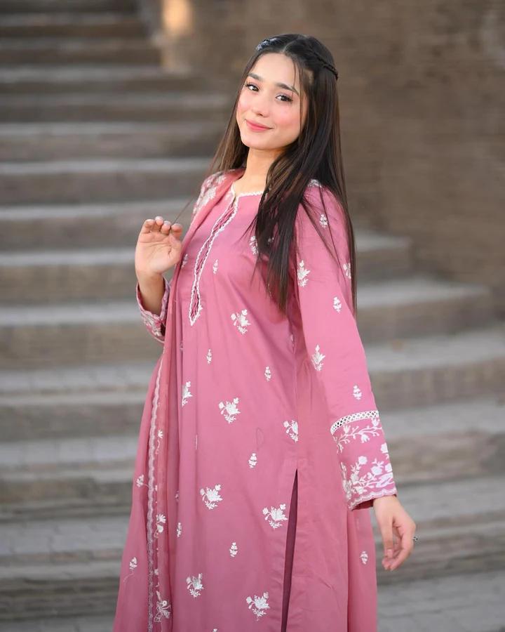 Elegant Pink Embroidered Lawn Suit – 3-Piece Unstitched