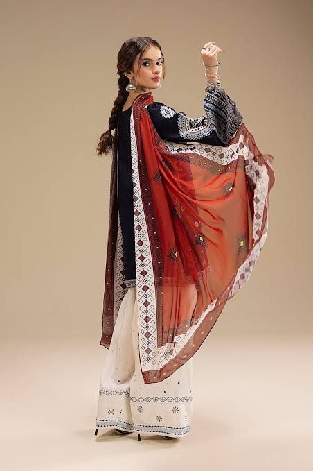 Elegant Navy Blue Embroidered 3-Piece dhanak Suit – Premium winter Wear unstitched